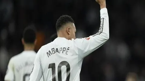 詹姆斯贡献三双，客场击败马刺