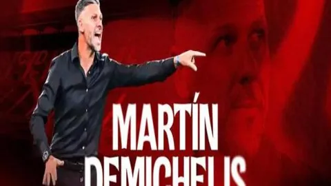 阿科多对决利雅得新月：巅峰对决，阿科多能否逆袭翻盘？